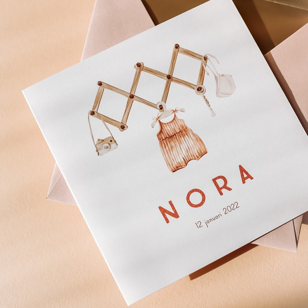 Geboortekaartje Nora - meisje wandrek met items